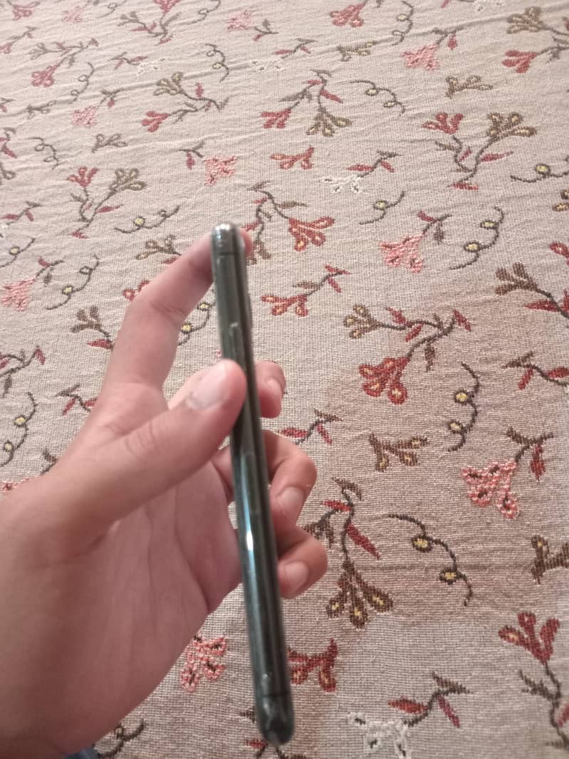 Apple iPhone 11 Pro 2