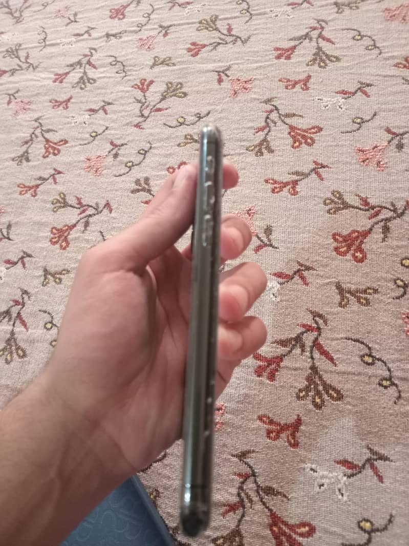 Apple iPhone 11 Pro 6