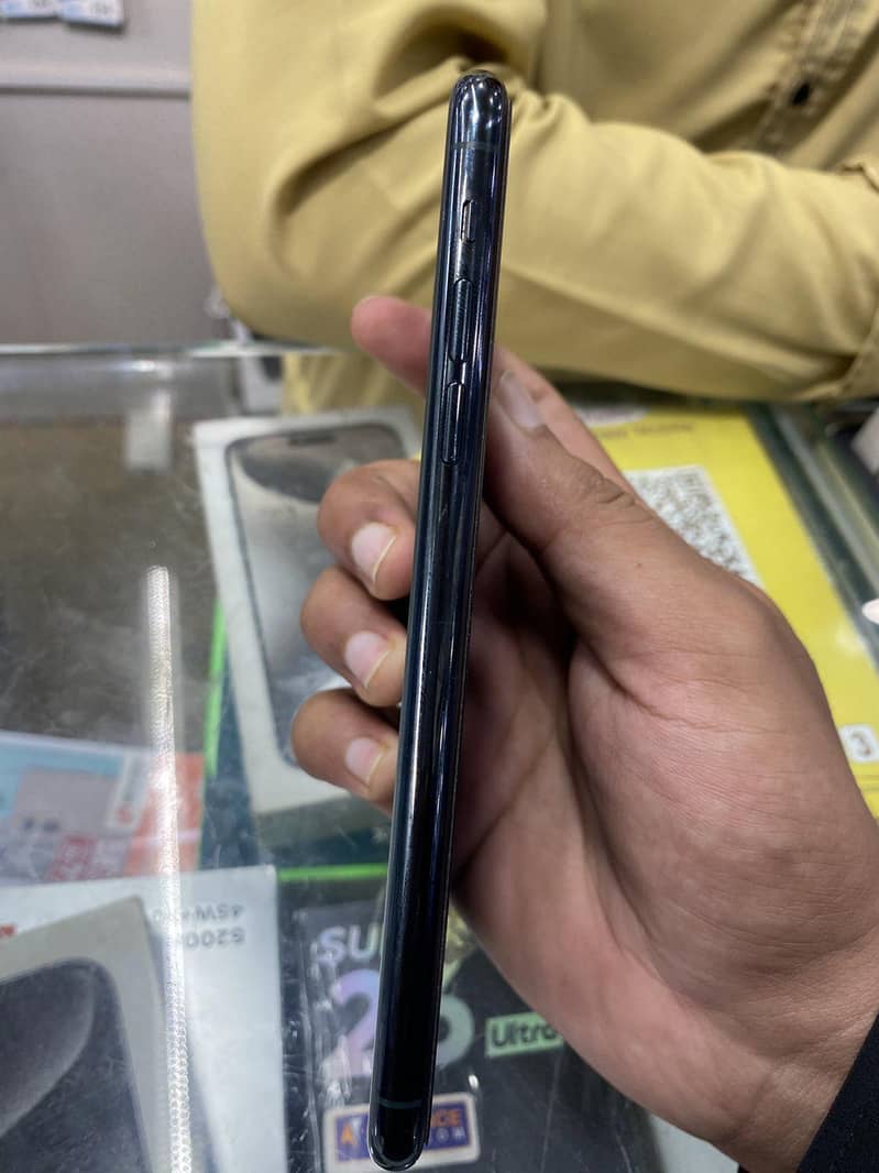 Apple iPhone 11 Pro Max 1