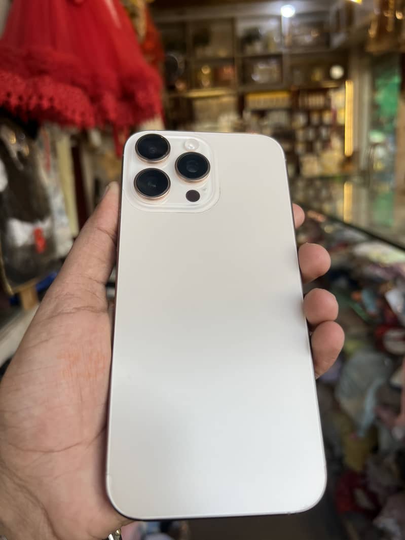 Apple iPhone 16 Pro Max 2