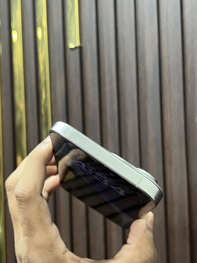 Apple iPhone 16 Pro Max 3