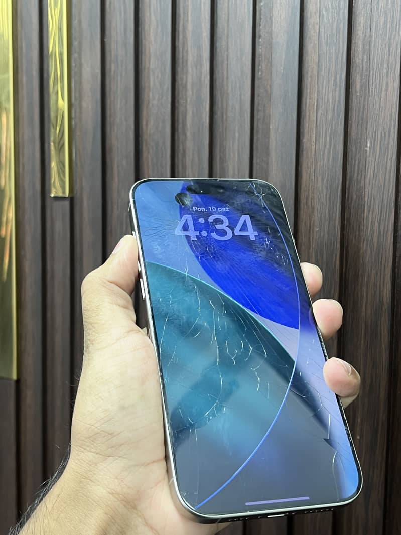 Apple iPhone 16 Pro Max 5