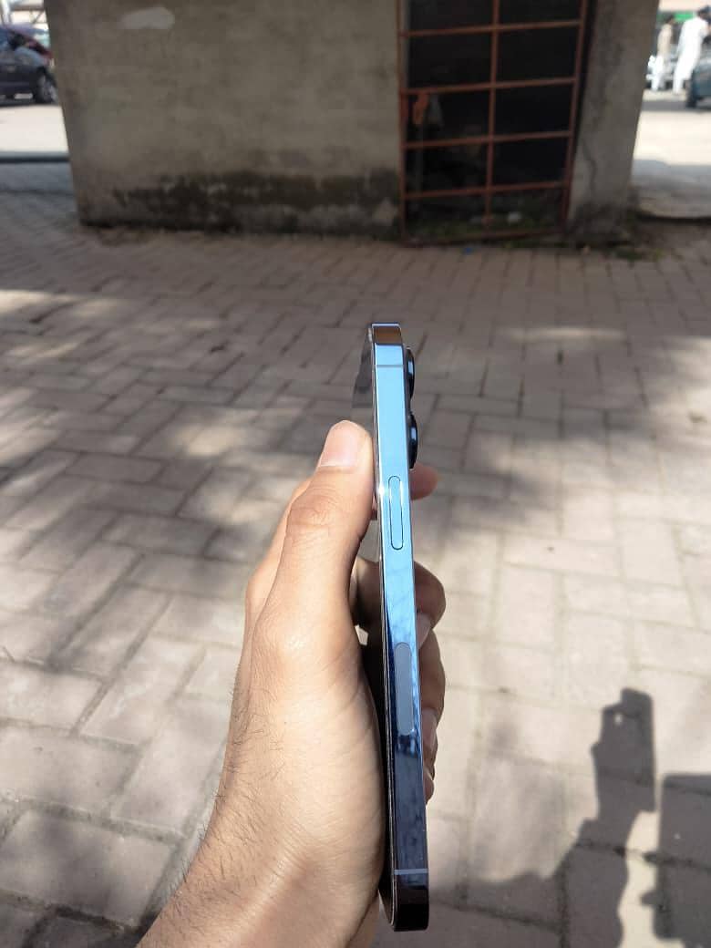 Apple iPhone 13 Pro 2