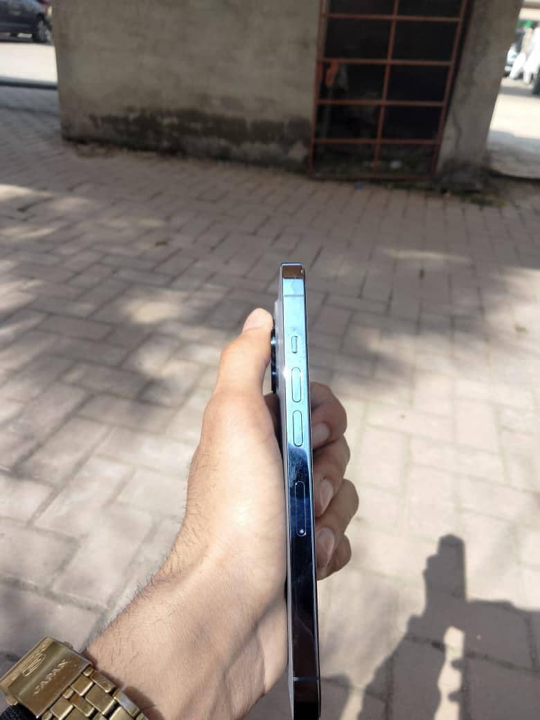 Apple iPhone 13 Pro 3