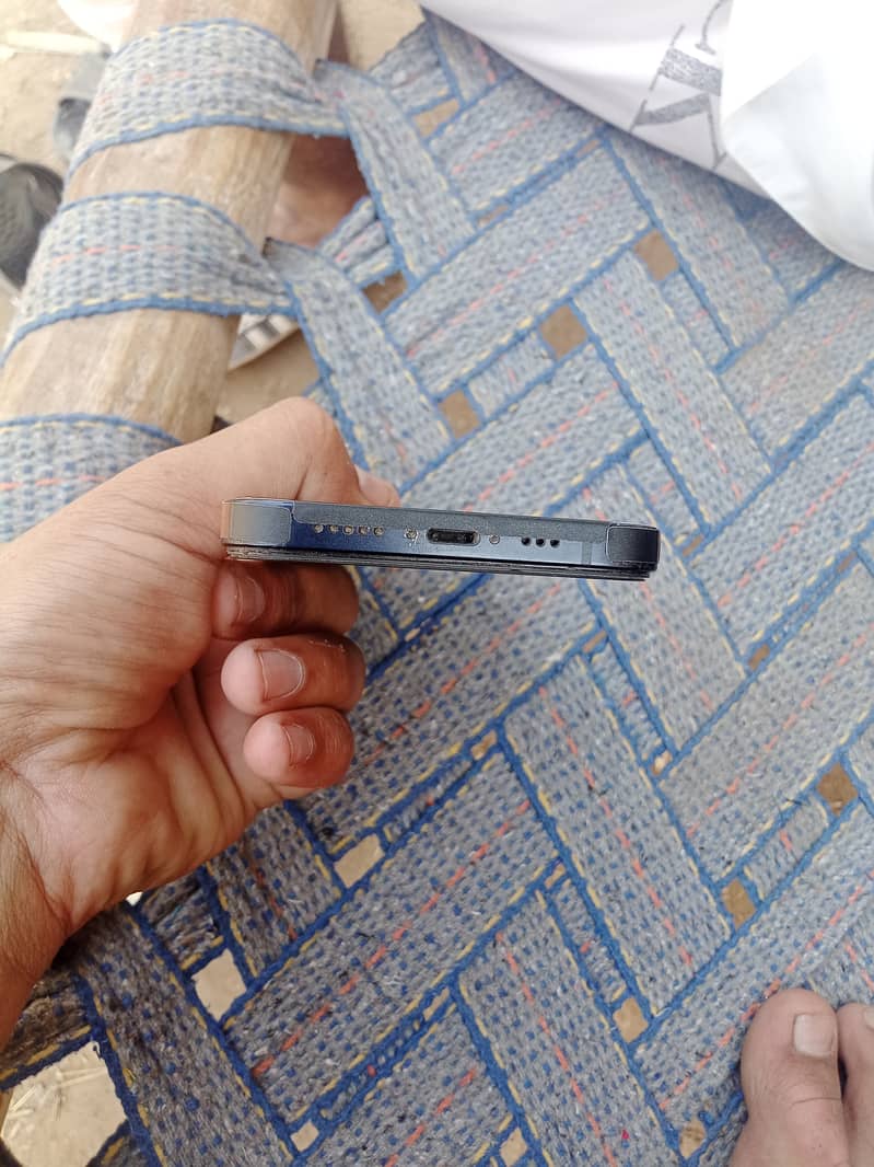 Apple iPhone 12 1
