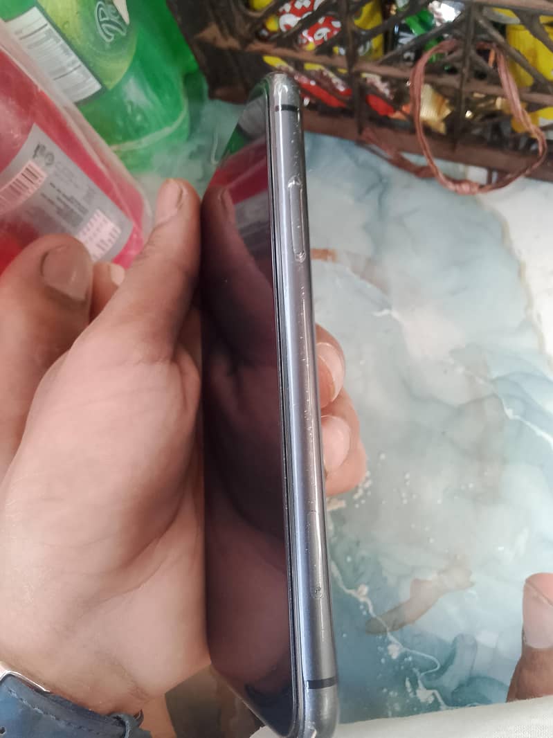Apple iPhone 11 3