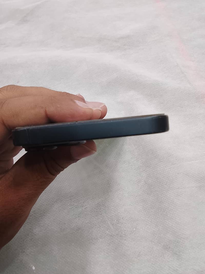 Apple iPhone 13 0