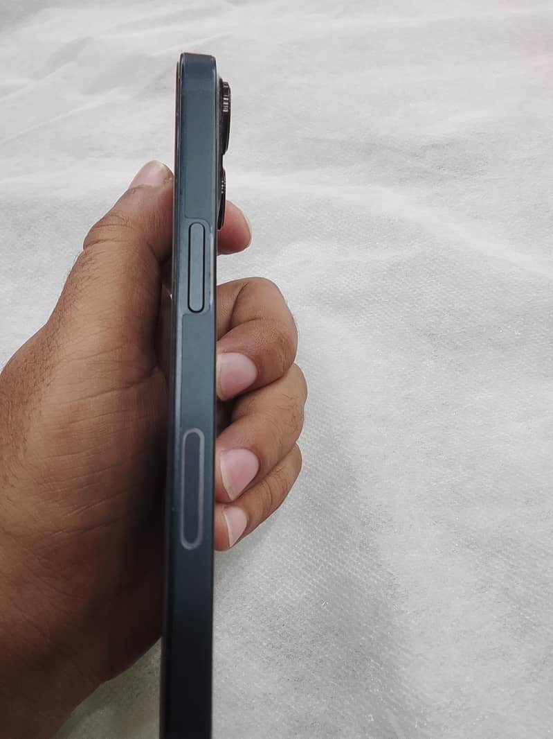 Apple iPhone 13 2