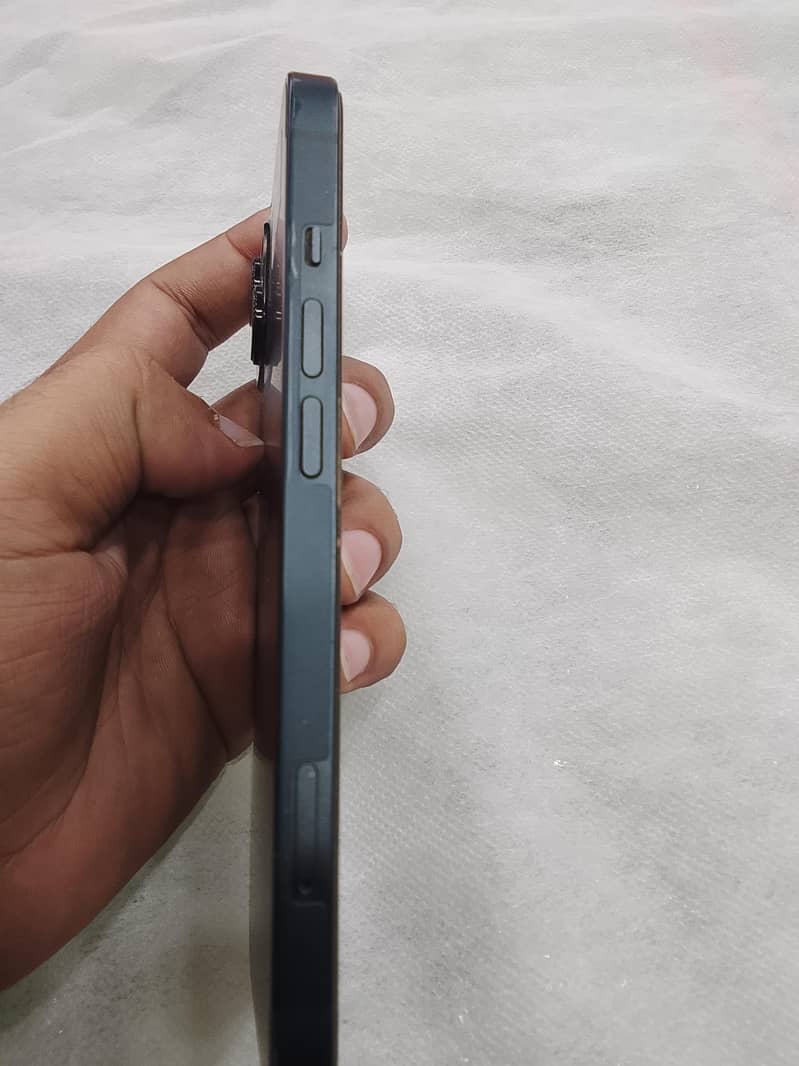Apple iPhone 13 3