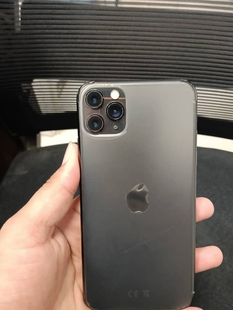 Apple iPhone 11 Pro Max 4