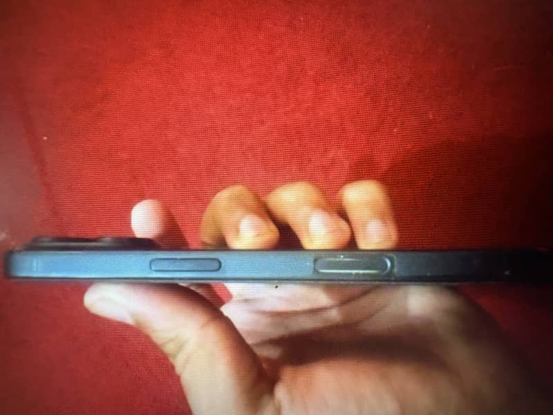 Apple iPhone 16 3