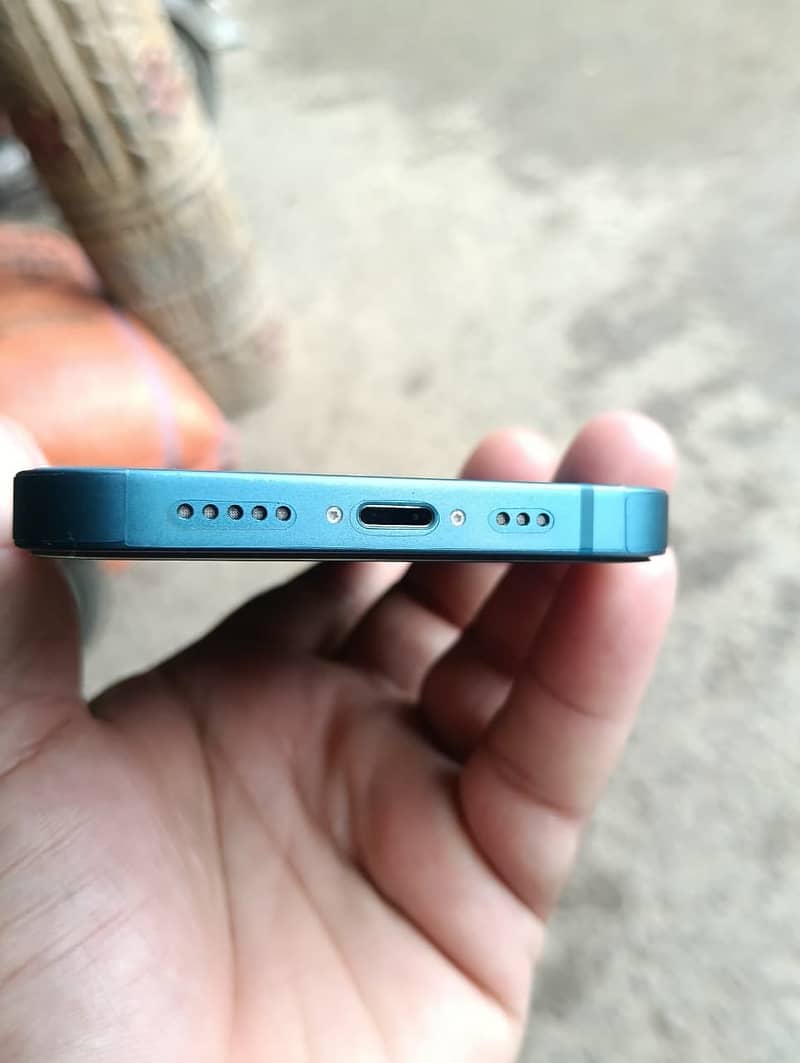 Apple iPhone 13 2