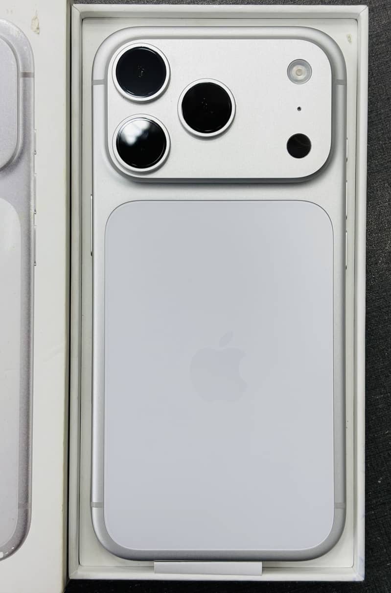 Apple iPhone 17 Pro 1