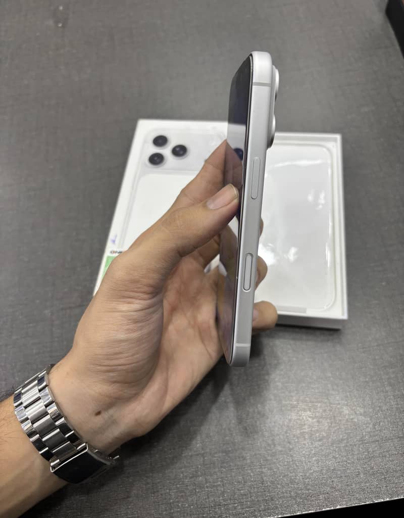 Apple iPhone 17 Pro 2