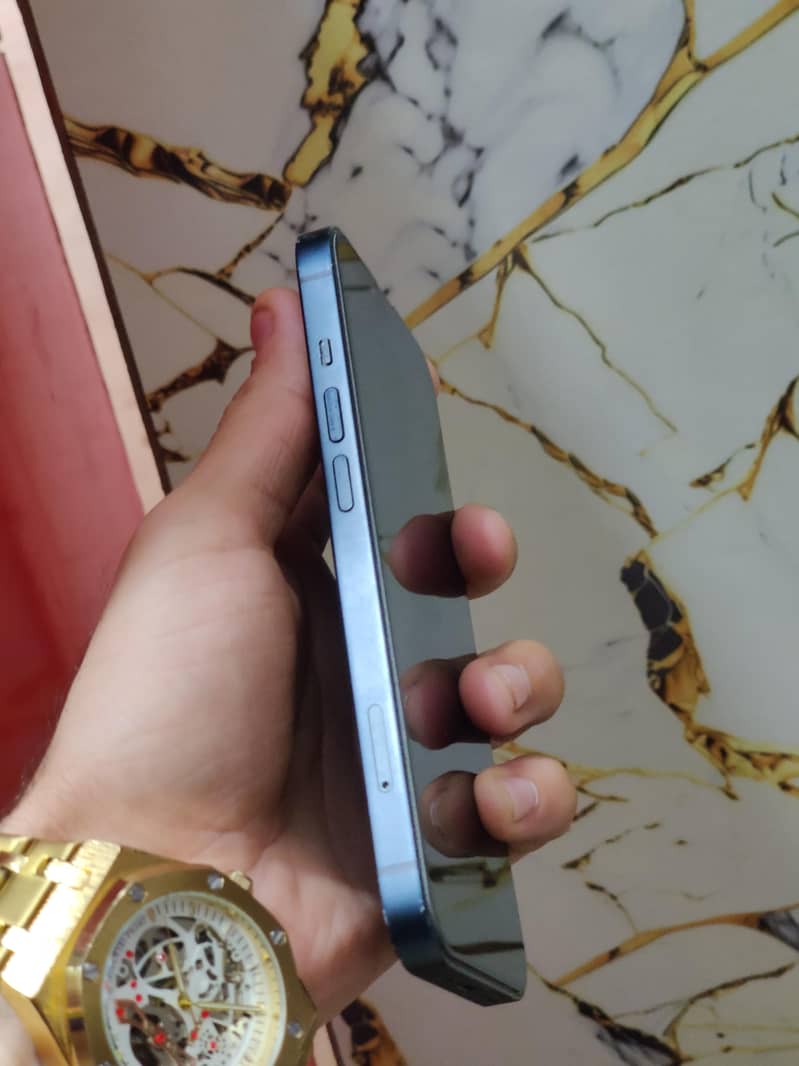 Apple iPhone 13 1