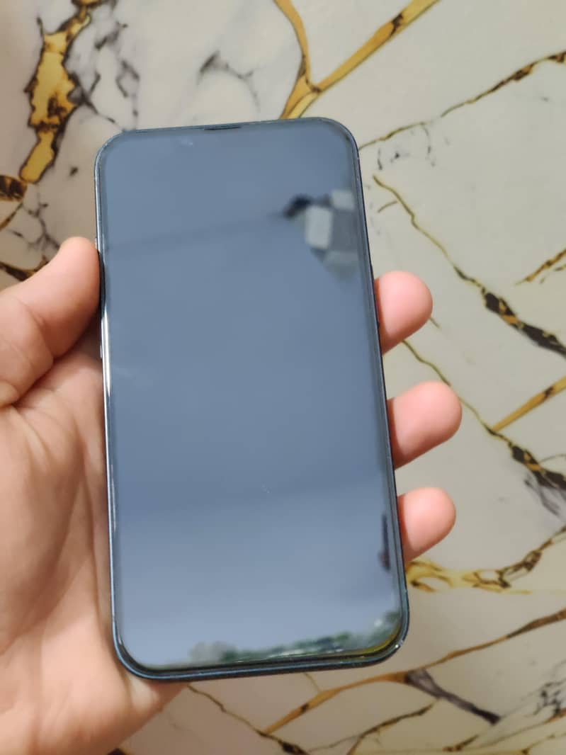 Apple iPhone 13 4