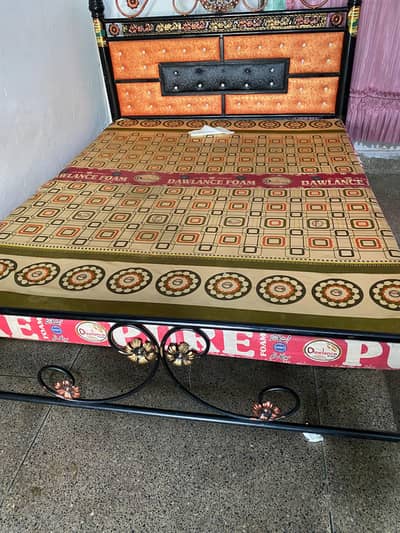 bed with mattress 10/10 condition