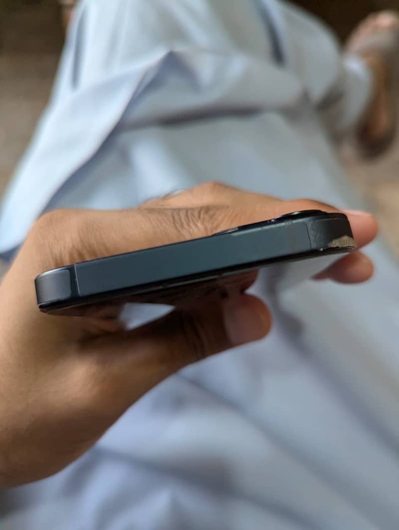 Apple iPhone 13 2