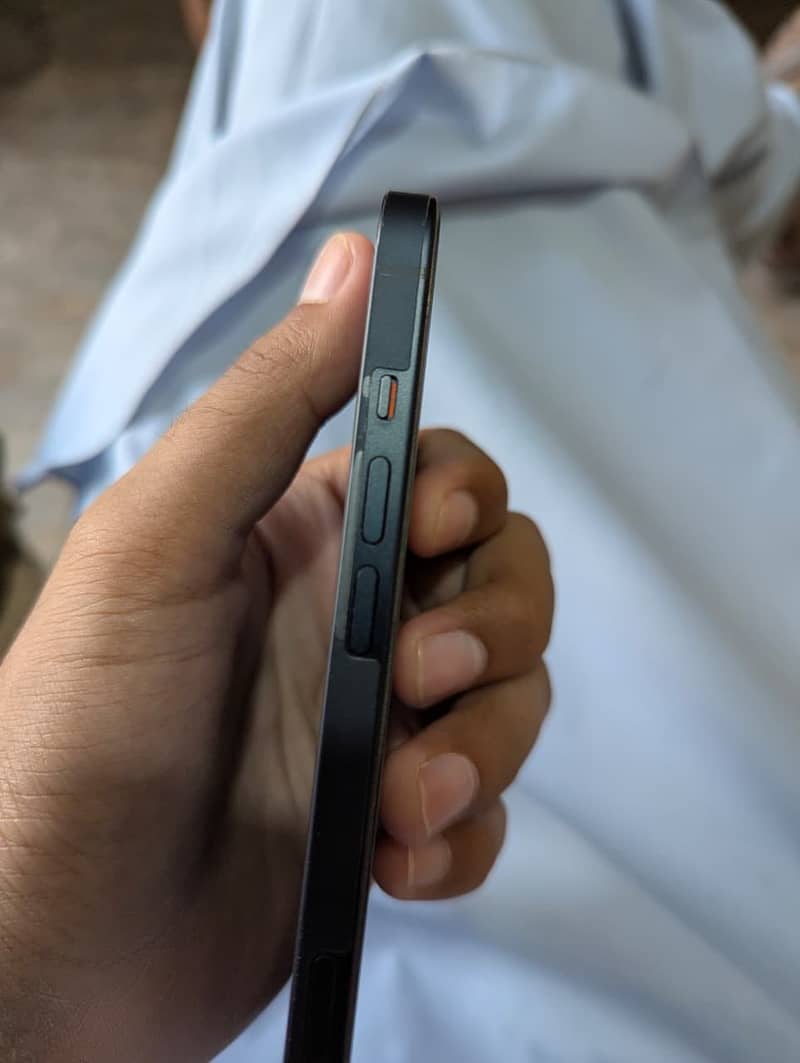 Apple iPhone 13 4