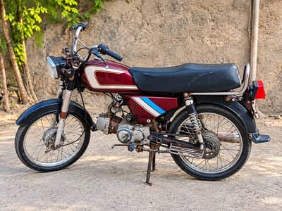 Urjent sell Honda cdi 1982 mdle Karachi num Engine Full Cdi he son h