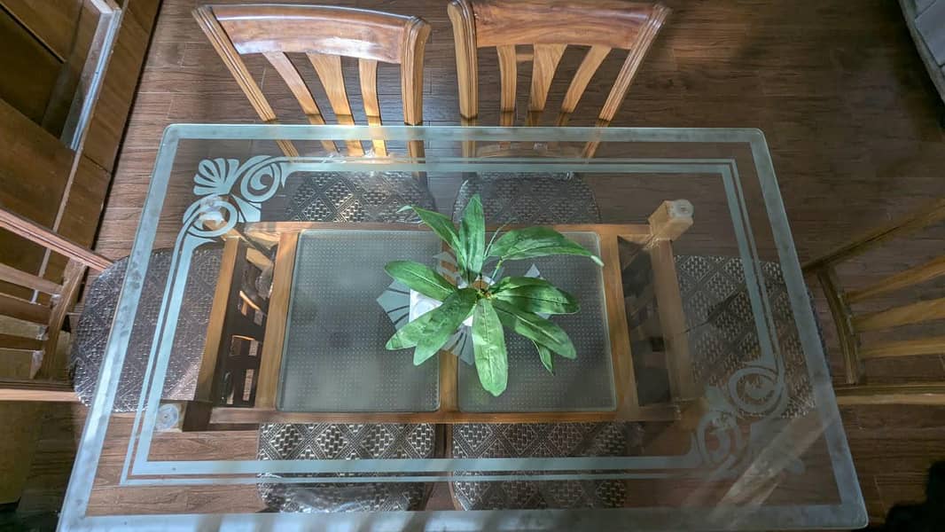Dinning table 0