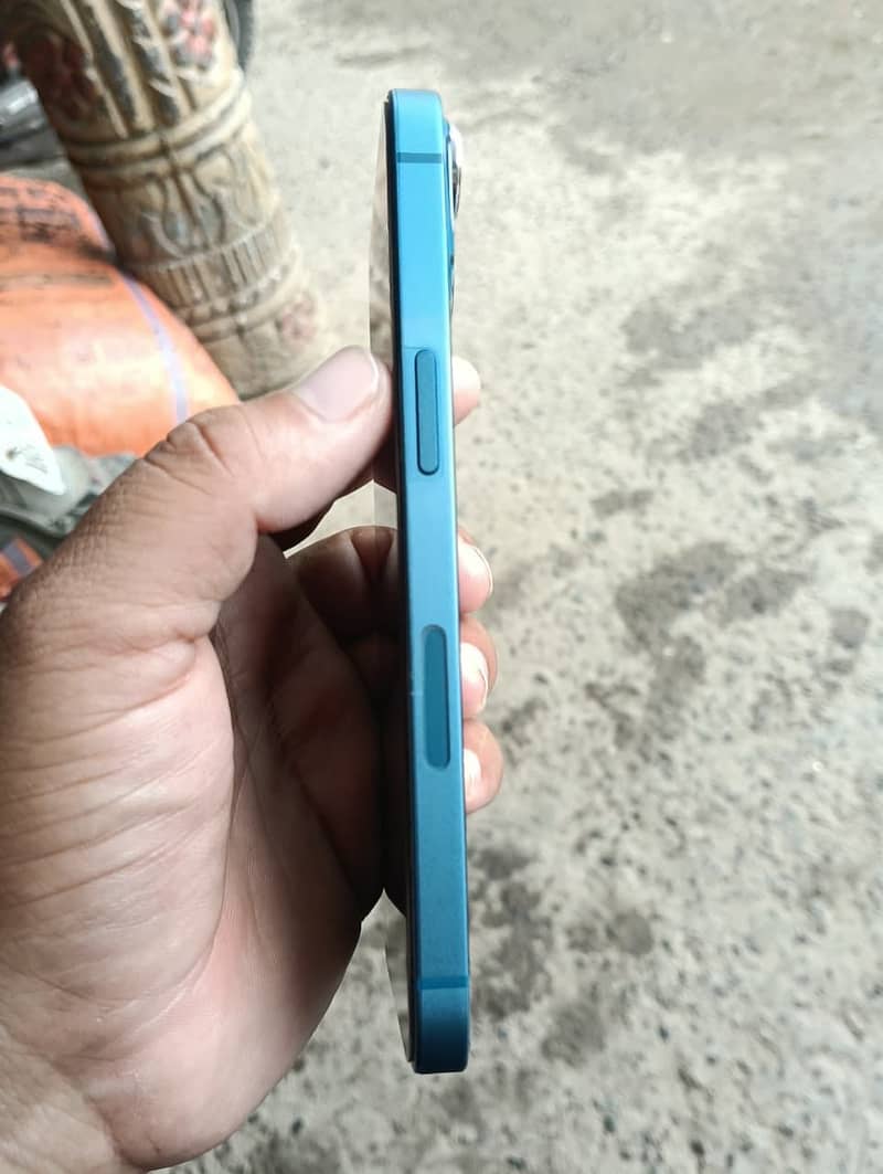 Apple iPhone 13 3