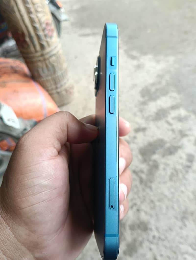 Apple iPhone 13 4