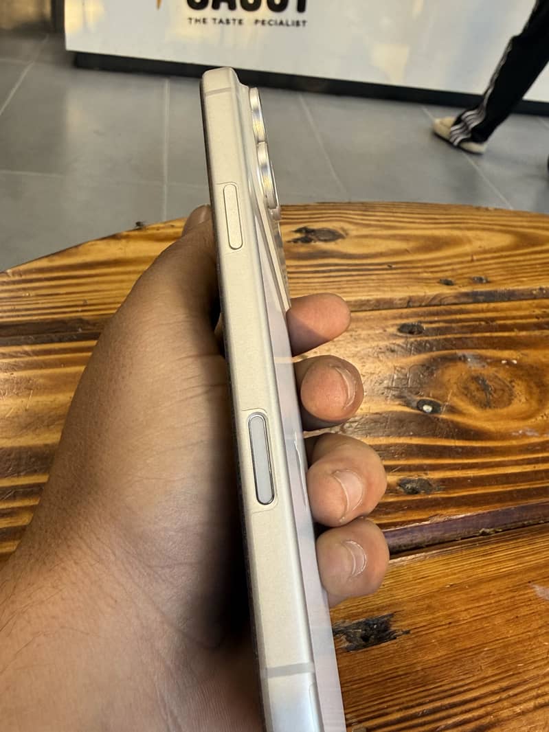 Apple iPhone 17 Pro Max 3