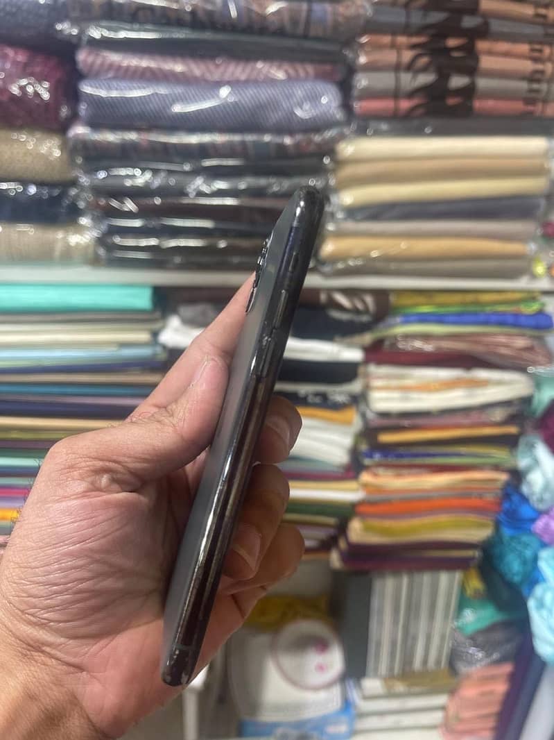 Apple iPhone 11 Pro 2