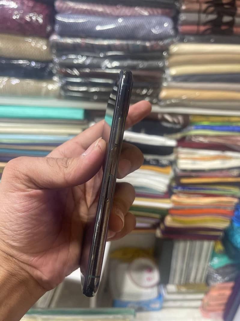 Apple iPhone 11 Pro 3