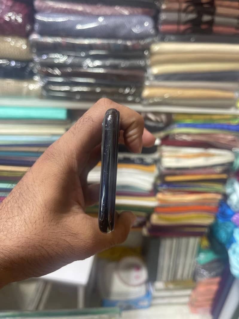 Apple iPhone 11 Pro 4