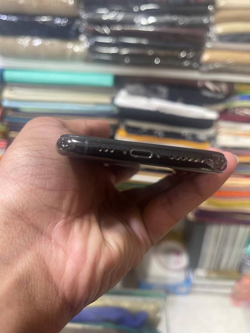 Apple iPhone 11 Pro 7