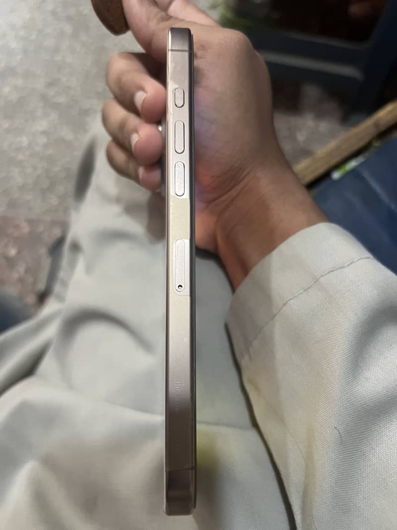 Apple iPhone 16 Pro Max 3
