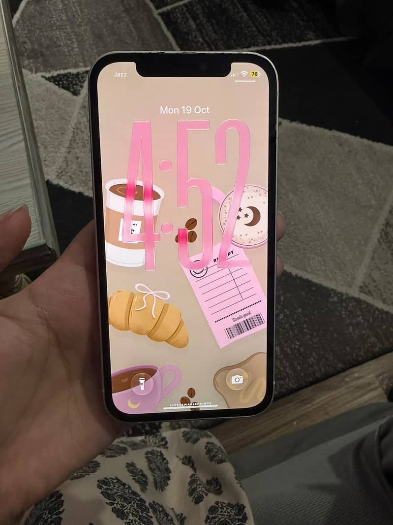 Apple iPhone 12 4