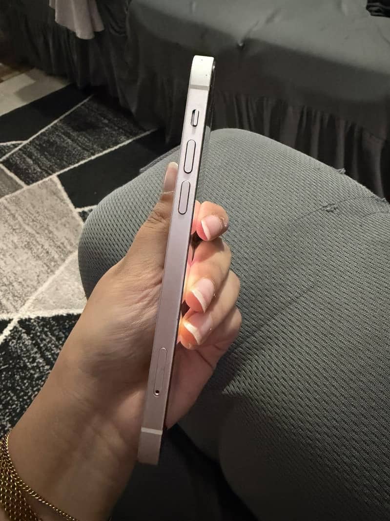 Apple iPhone 12 6