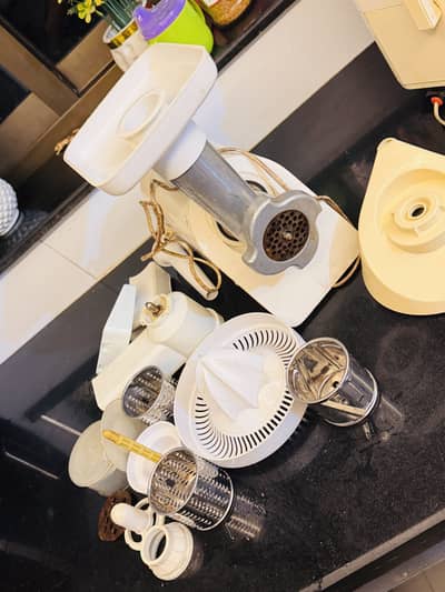 Qeema maker, orange juice, salad maker