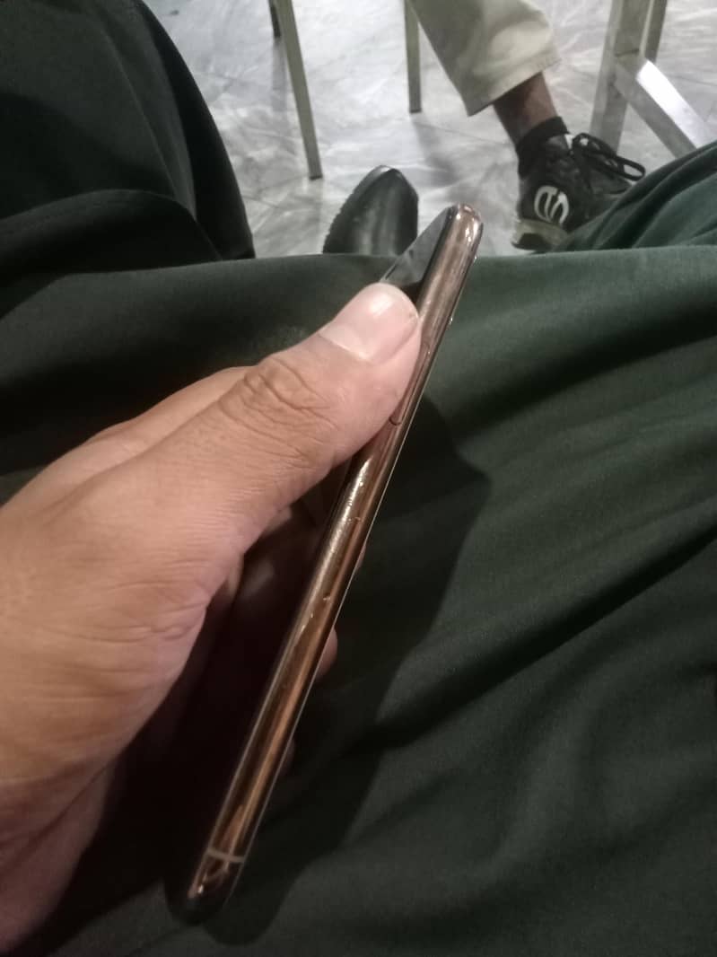 Apple iPhone 11 Pro 1