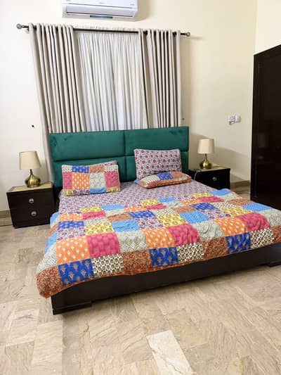 Wooden furniture in good condition with complete set