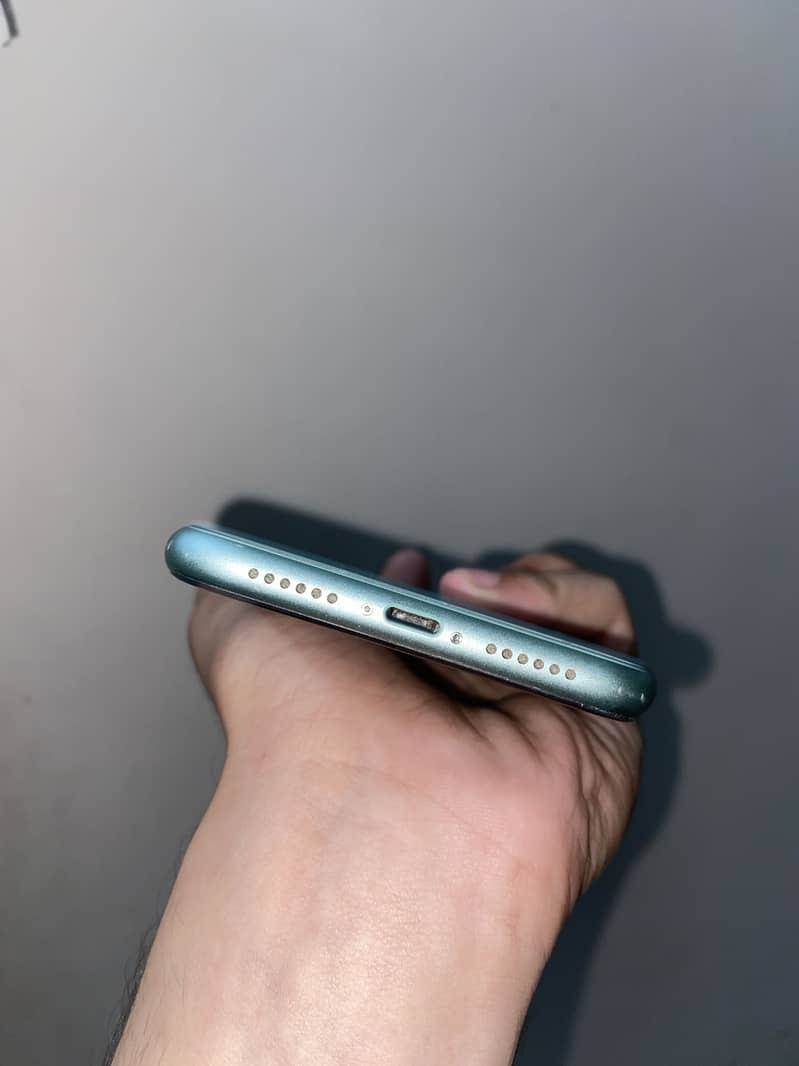 Apple iPhone 11 3