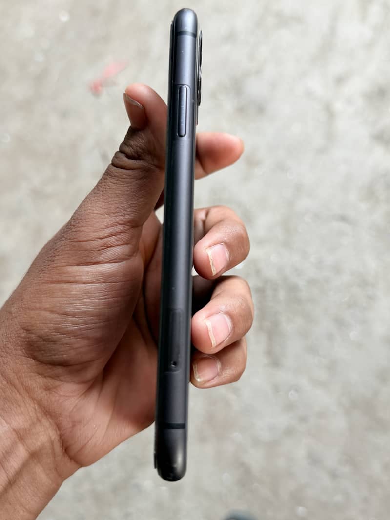 Apple iPhone 11 3