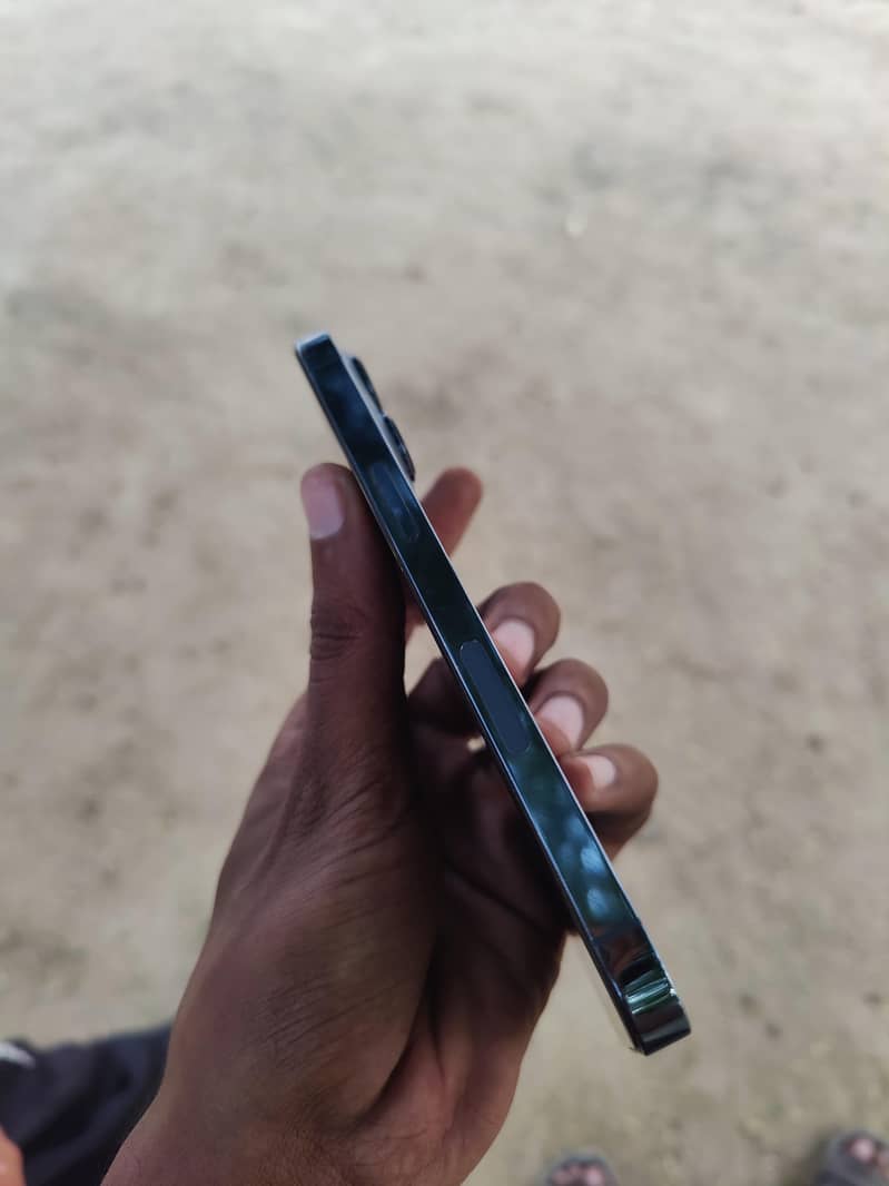 Apple iPhone 13 Pro 3