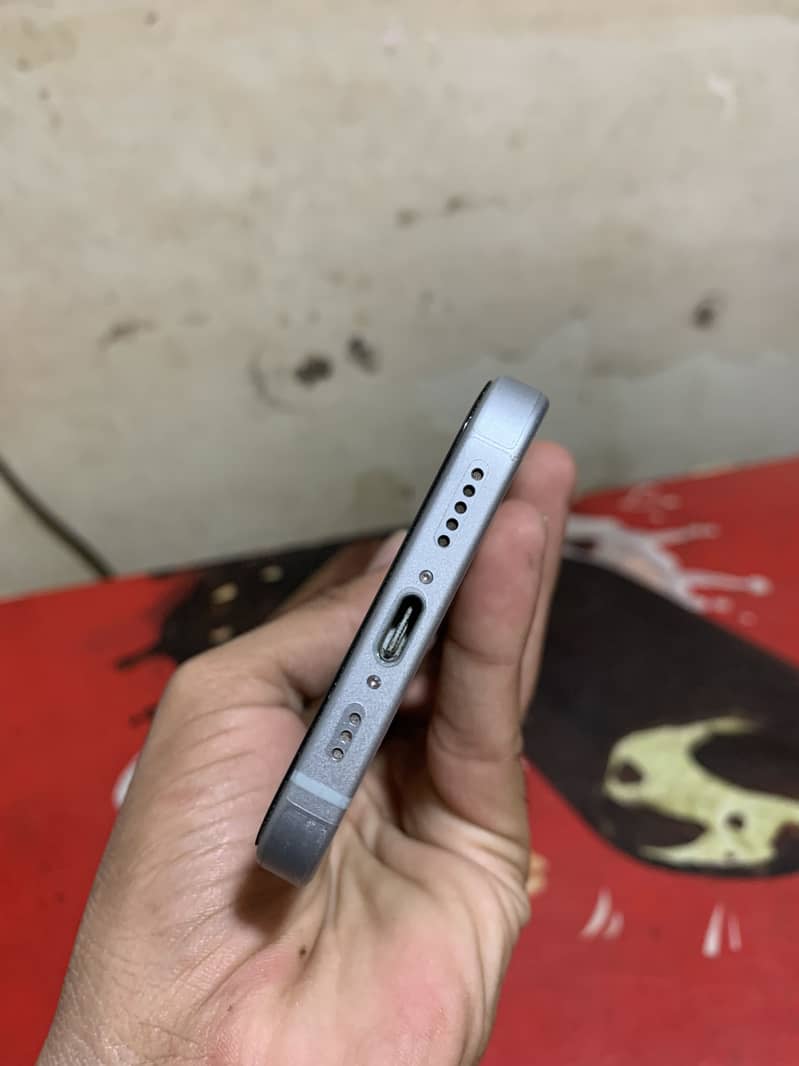 Apple iPhone 15 4