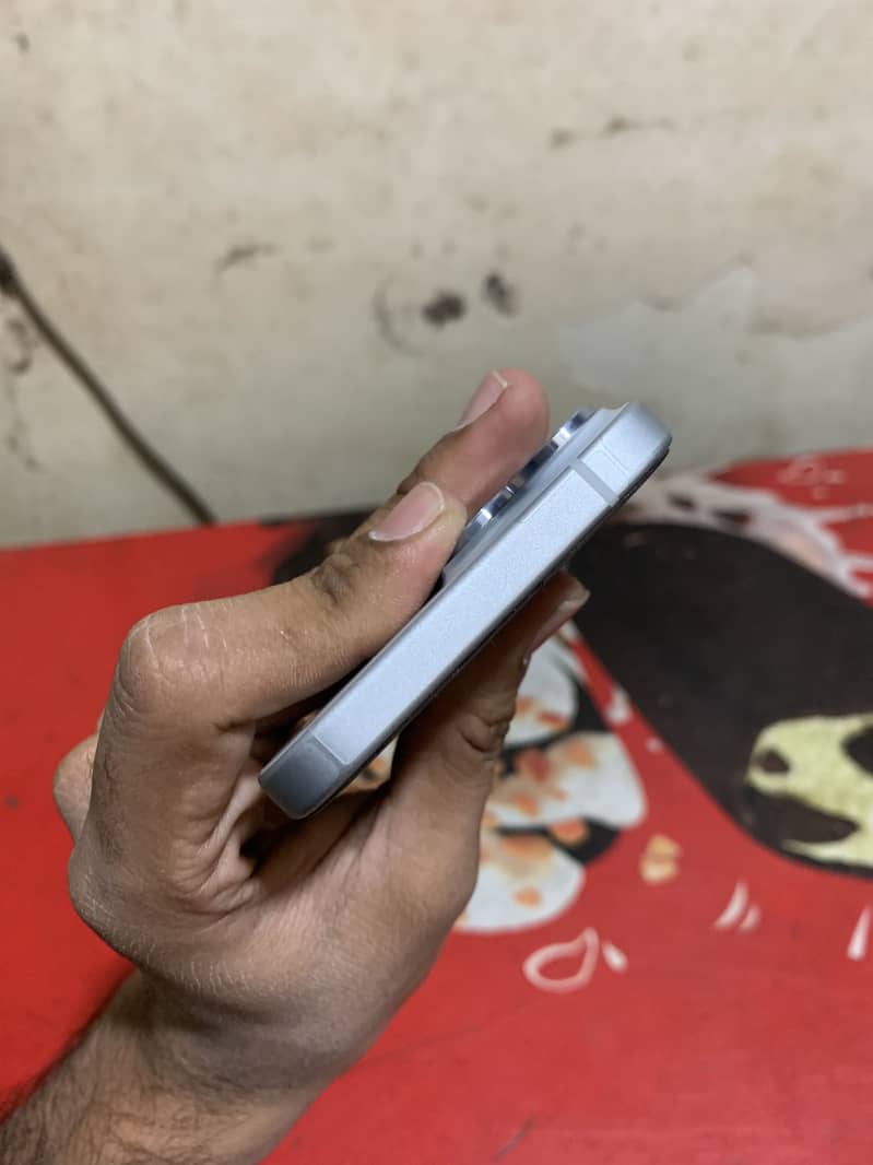 Apple iPhone 15 5