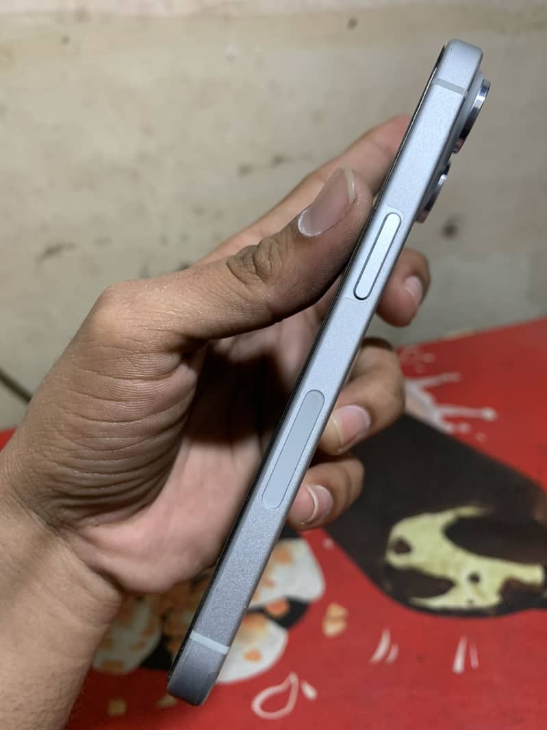 Apple iPhone 15 3