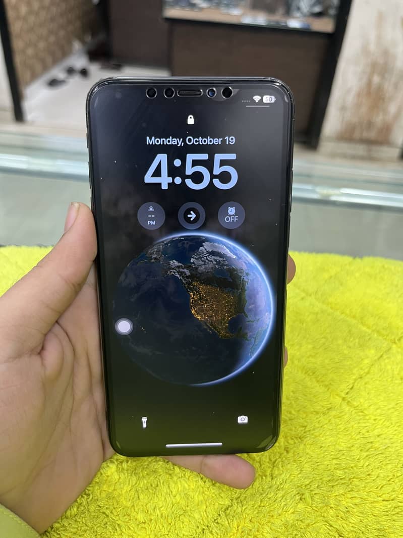 Apple iPhone XS Max 3