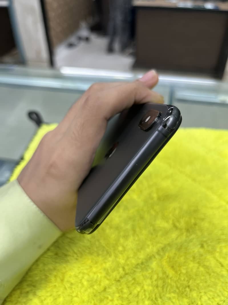 Apple iPhone XS Max 4