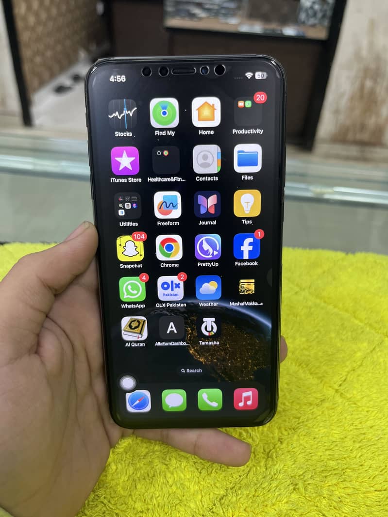 Apple iPhone XS Max 5