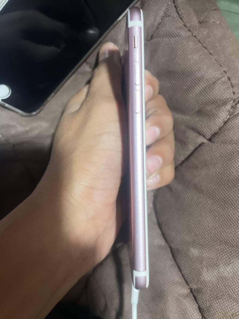 Apple iPhone 7 1
