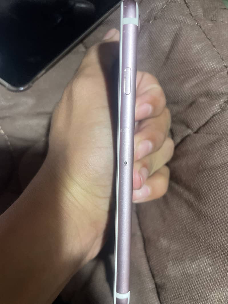 Apple iPhone 7 2
