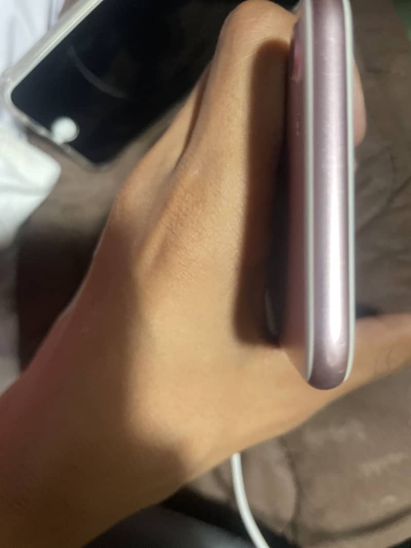 Apple iPhone 7 3